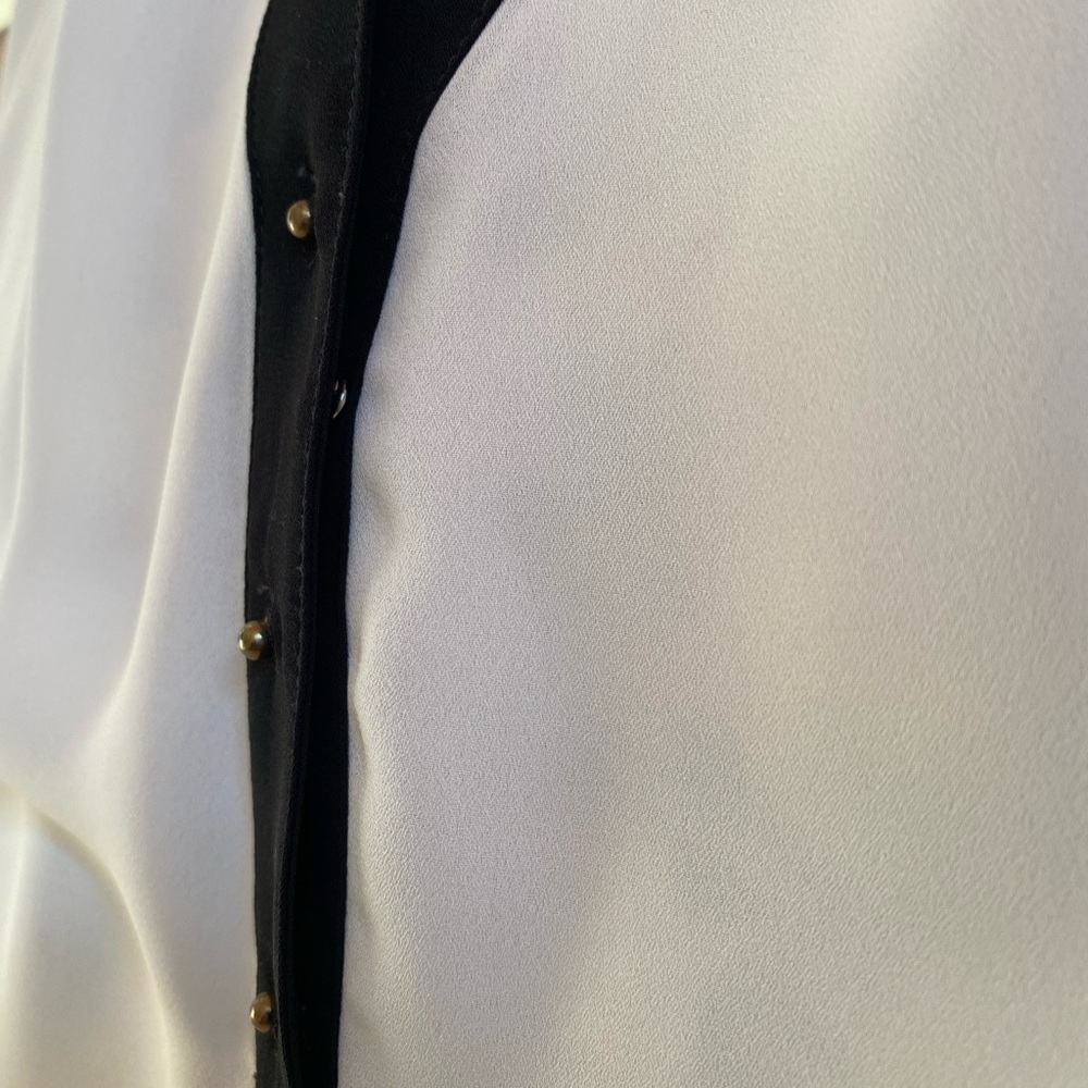 NWOT Express Long Sleeve Blouse - Picture 5 of 9